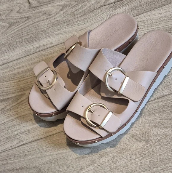 Women's Beige Platform Sandals Chinese Laundry - Picture 4 of 11